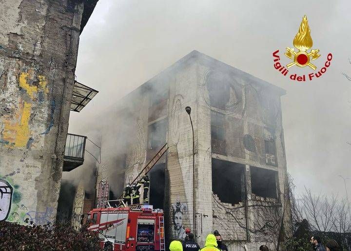 incendio fabbrica abbandonata cormano 4 intossicati 