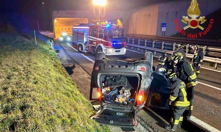 Milano-Meda, auto si ribalta nella notte, all’arrivo dei soccorsi non trovano nessuno incidente milano-meda barlassina