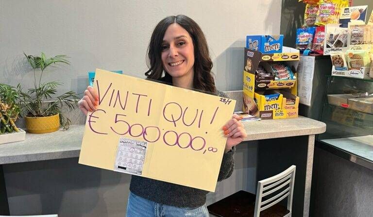 Gratta e… vince 500mila euro, festa grande a Caronno WhatsApp Image 2026 01 28 at 17.09.16 768x447