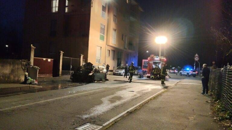 Auto a fuoco a Limbiate