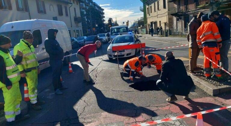 Bollate, domani i lavori per la voragine in via Piave, rischio chiusura della strada verso la Tangenziale Nord Bollate voragine