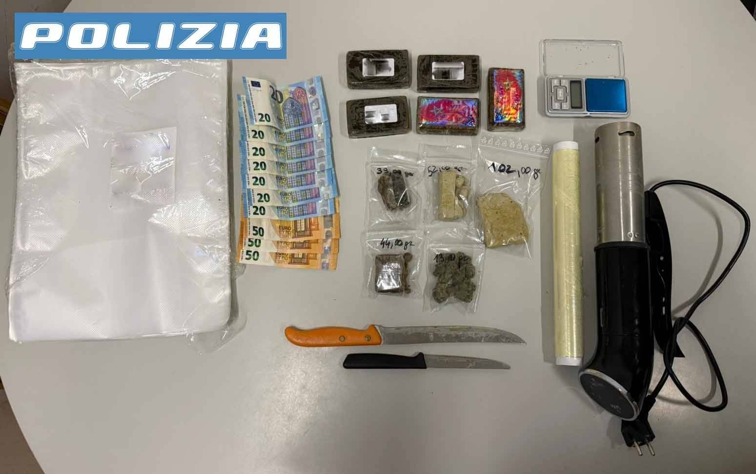 Milano, donna 67enne arrestata con hashish e marijuana in casa