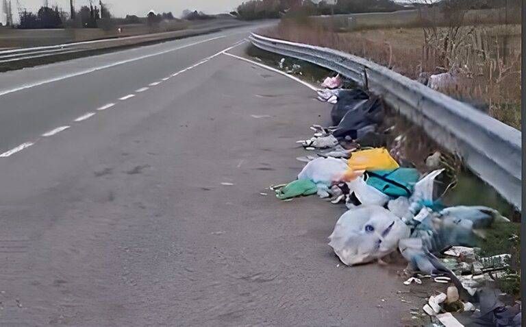 Rifiuti lungo la bretella tra Saronno, Ceriano Laghetto e Rovello Porro, alleanza tra comuni e province contro gli incivili Bretellina rifiuti Ceriano Saronno Rovello
