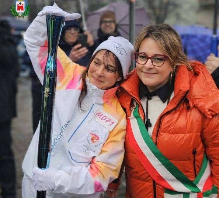 Saronno in festa per la fiamma olimpica: migliaia di persone lungo il percorso cittadino
