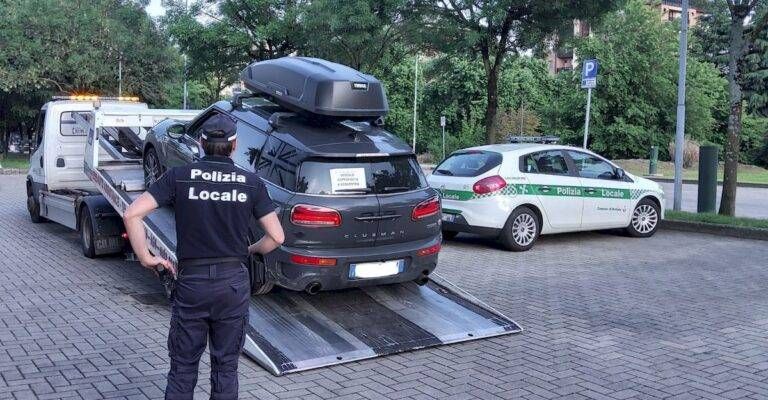 Bollate guida senza patente settima volta