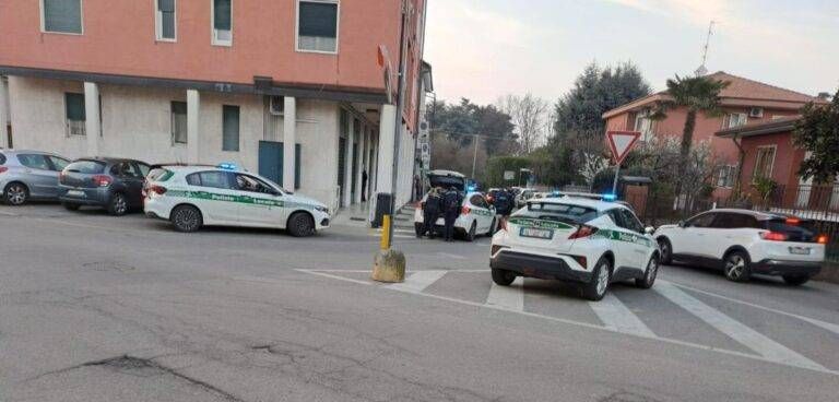 Senago disabili insulta agenti