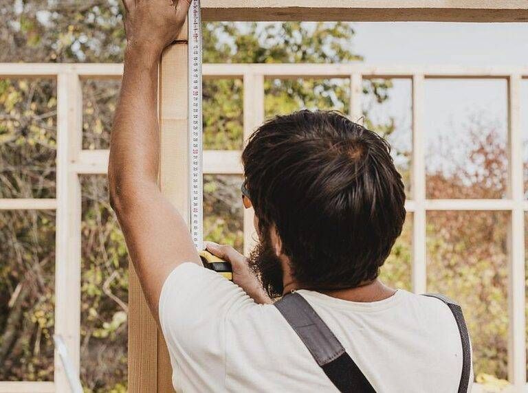 artigiano rende soldi sparisce lazzate