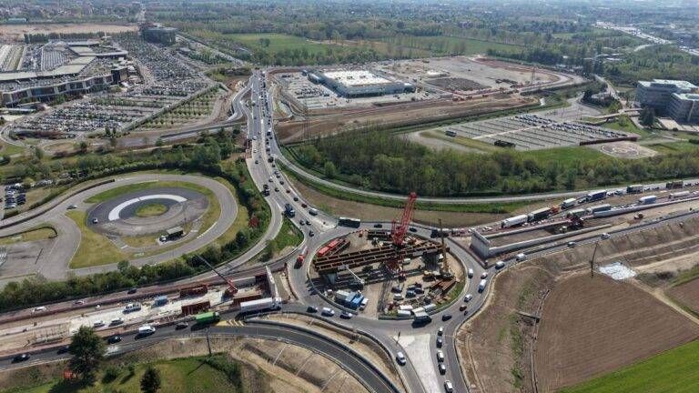 Maxi svincolo tra Arese e Garbagnate, completato il ponte sopra la rotatoria Arese Ponte