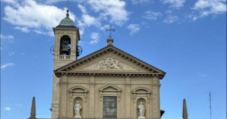 Saronno calcinacci campanile area transennata