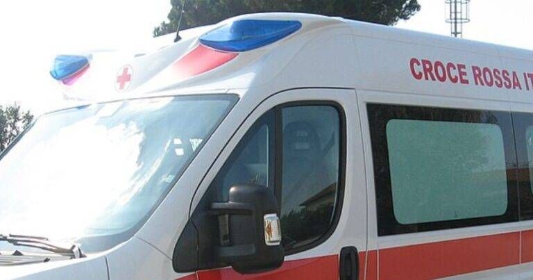 Milano accoltellato grave