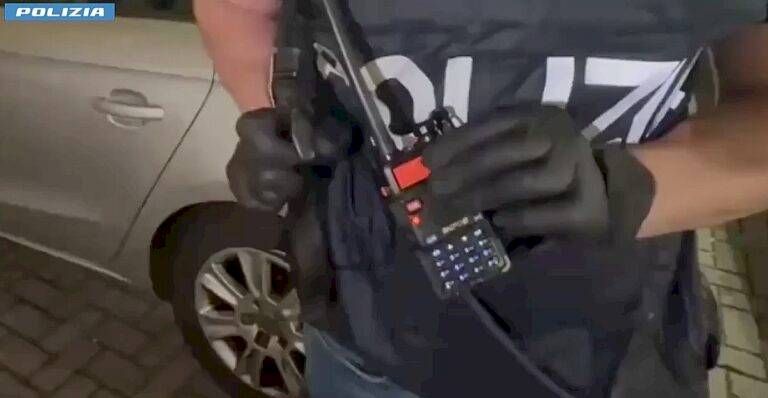 jammer milano polizia auto furti