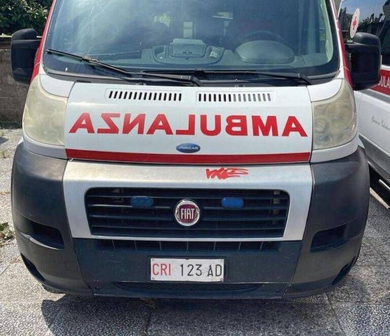 Ignoto vandalo danneggia un’ambulanza a Garbagnate vandalo danneggia ambulanza Garbagnate