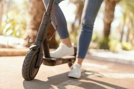 Monopattini, da oggi obbligatoria anche l’assicurazione, dopo casco e targa monopattino assicurazione