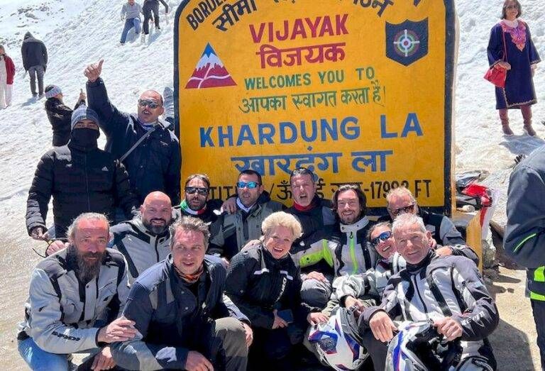 Dal bar di Misinto alle vette del Ladakh, l’impresa in moto di un gruppo di amici Misinto Ladakh