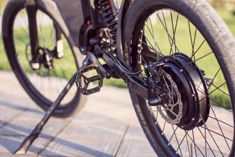 Senago, in tre su una bici elettrica modificata, mezzo sequestrato e maxi multa bici elettrica