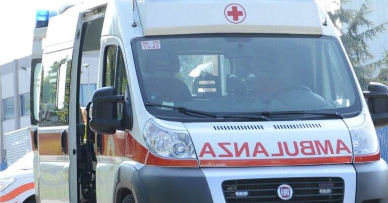 Saronno, motociclista di 40 anni cade in via Parma: soccorsi sul posto Saronno incidente