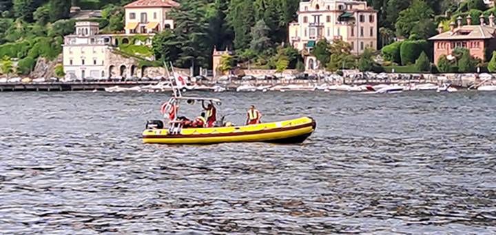 Como, razzo di segnalazione sul lago: scatta il maxi intervento dei Vigili del Fuoco 20240622 175159