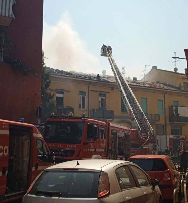 Cinisello Balsamo, incendio devastata tre appartamenti di una corte residenziale 773439566 1580778290155930 7494317975070508082 n 1 1 768x830