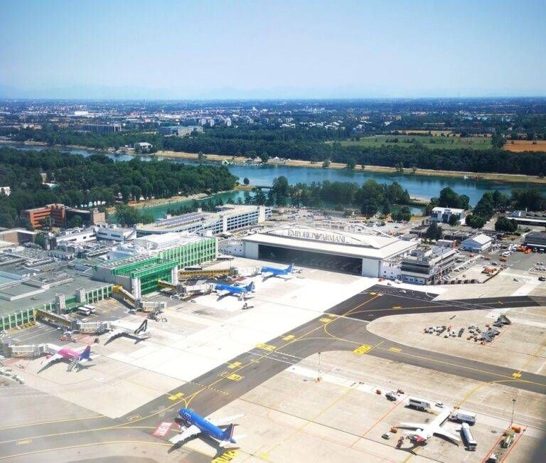 Milano, incidente a Linate tra un’auto di handling e un jet privato Terminal Linate 768x651