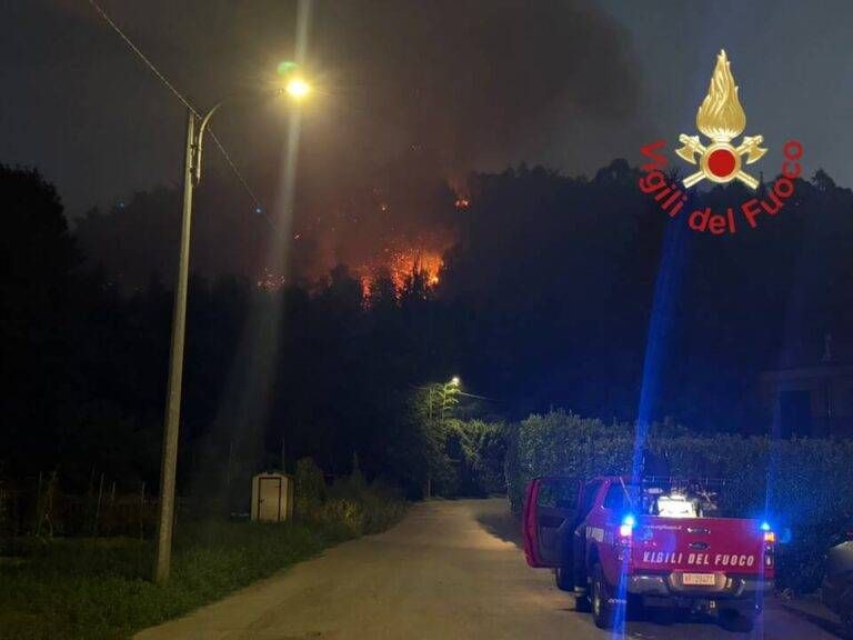 Como, incendio sul Monte Goj sotto controllo: oltre 100 Vigili del Fuoco ancora al lavoro | VIDEO WhatsApp Image 2026 08 14 at 09.04.48 1 768x576