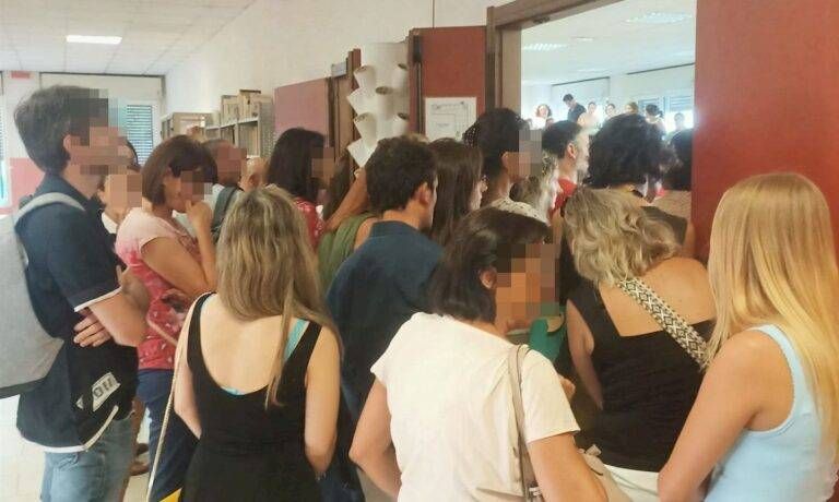 Saronno, caos Zappa, ipotesi container o Dad, minacce di sciopero e denunce zappa assemblea saronno