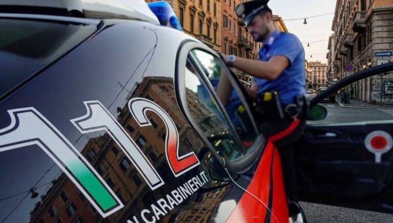 Martellate a moglie e figlia, arrestato 55enne marocchino, in un video la conferma dell’aggressione carabinieri controllo