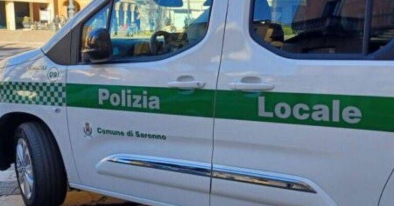 Saronno, calcinacci cadono da un balcone in piazza De Gasperi: intervengono Vigili del Fuoco e Polizia locale Saronno calcinacci balcone