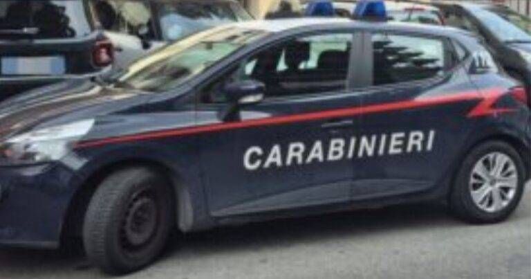 Rovello Porro, minaccia i genitori e sfonda la porta della cantina: 24enne arrestato Rovello Porro minaccia