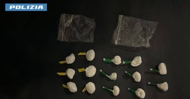 Milano, arrestati due pusher con cocaina nascosta nel volante dell’auto Milano arrestati pusher