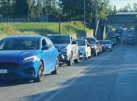 Bollate e Senago, in viale Lombardia lunghe code per i lavori Bollate Senago code lavori