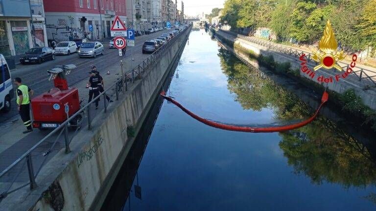 Milano, raggiunge la Darsena la massa liquida sversata nel Naviglio Pavese WhatsApp Image 2026 09 05 at 08.32.04 768x432