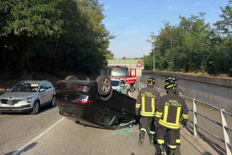 Incidente a Origgio, auto si ribalta in curva WhatsApp Image 2026 09 07 at 18.59.18 768x516