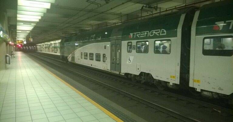 Milano, caos nel Passante ferroviario: 400 persone evacuate a Lancetti e circolazione sospesa Milano persone evacuate