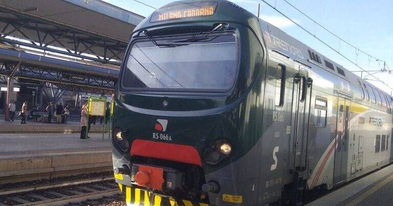 Trenord, Pay&Go arriva sulla S3 Milano-Saronno e sui treni Milano Cadorna-Novara Nord: il biglietto contactless si paga con carta o smartphone Trenord biglietto contactless
