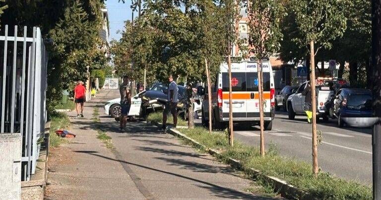 Bovisio Masciago, incidente tra due auto: tre persone coinvolte Bovisio Masciago incidente