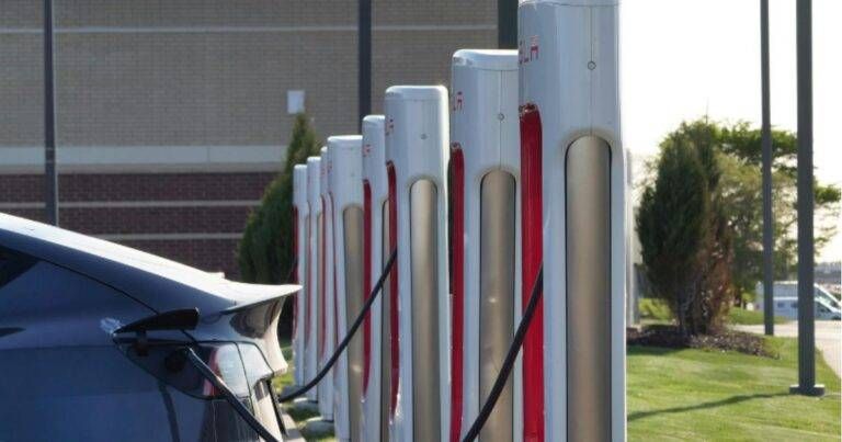 Arese, nuove colonnine per auto elettriche: il Comune accelera sulla rete di ricarica Arese colonnine