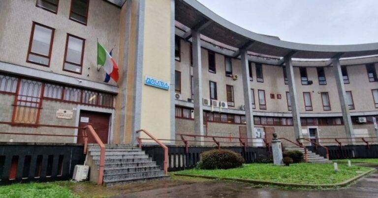 Gallarate, notte di fumogeni e fuochi in strada, quattro denunciati Gallarate fumogeni