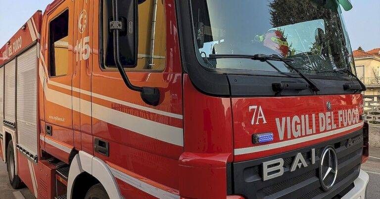 Saronno auto fiamme